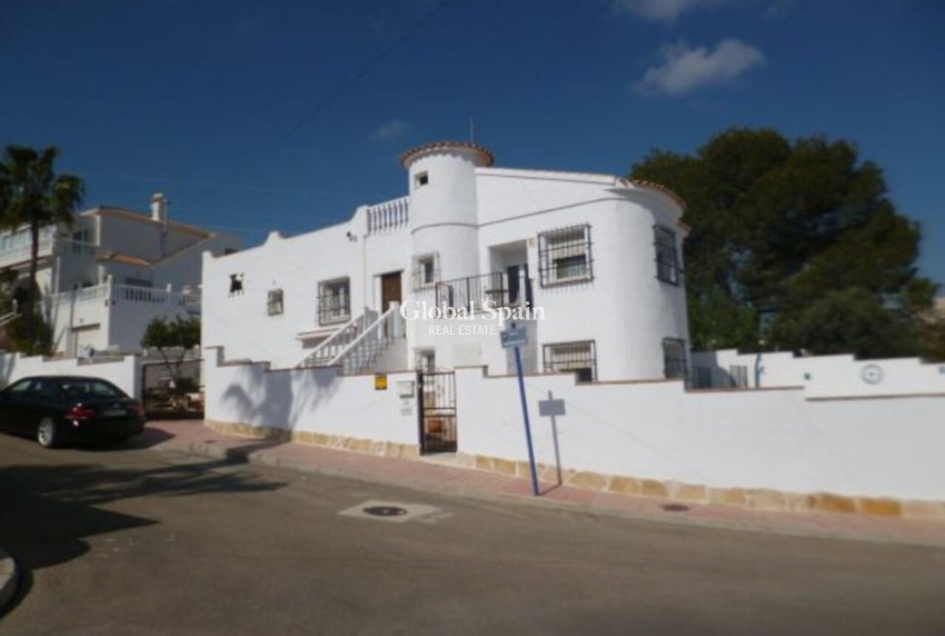 Wiederverkauf - VILLA -
VILLAMARTÍN - Costa Blanca
