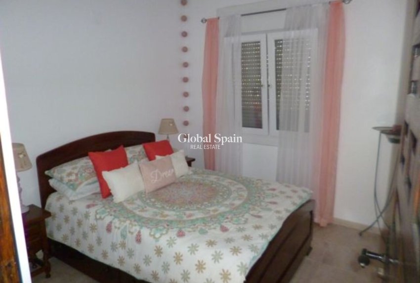 Wiederverkauf - VILLA -
VILLAMARTÍN - Costa Blanca