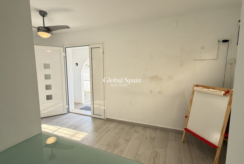 Wiederverkauf - VILLA -
VILLAMARTÍN - Costa Blanca