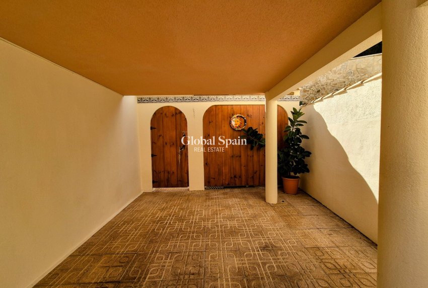 Wiederverkauf - VILLA -
VILLAMARTÍN - Costa Blanca
