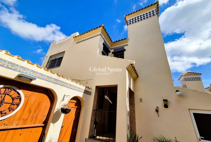 Wiederverkauf - VILLA -
VILLAMARTÍN - Costa Blanca