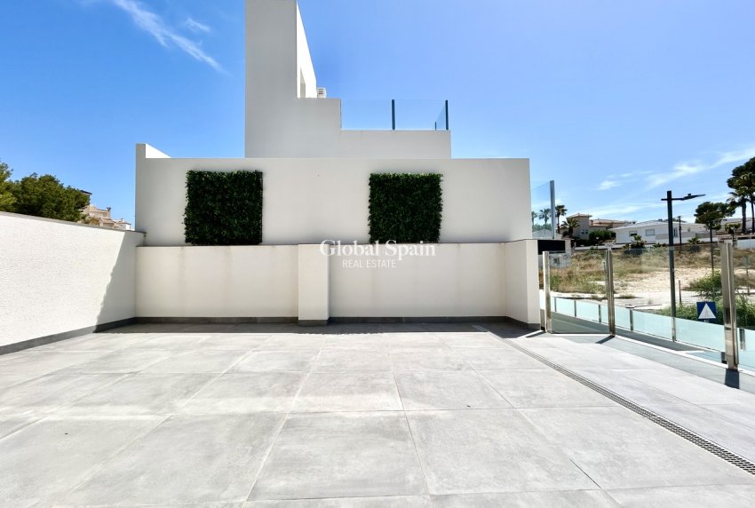 Wiederverkauf - VILLA -
VILLAMARTÍN - Costa Blanca