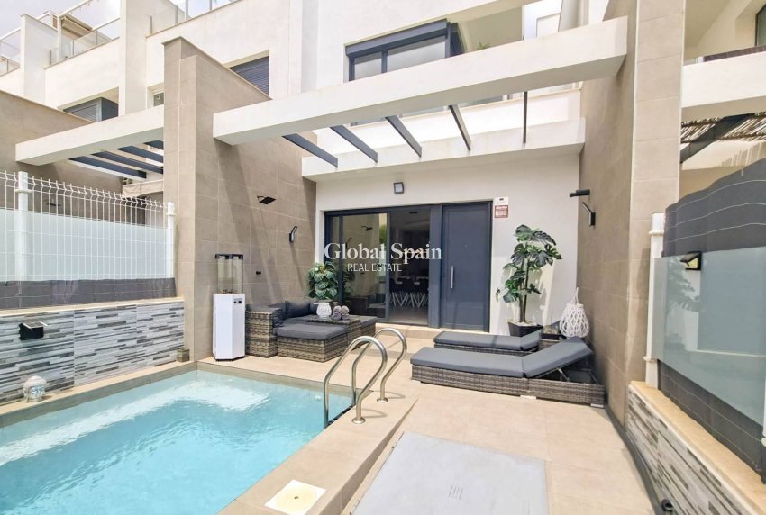 Wiederverkauf - VILLA -
VILLAMARTÍN - Costa Blanca