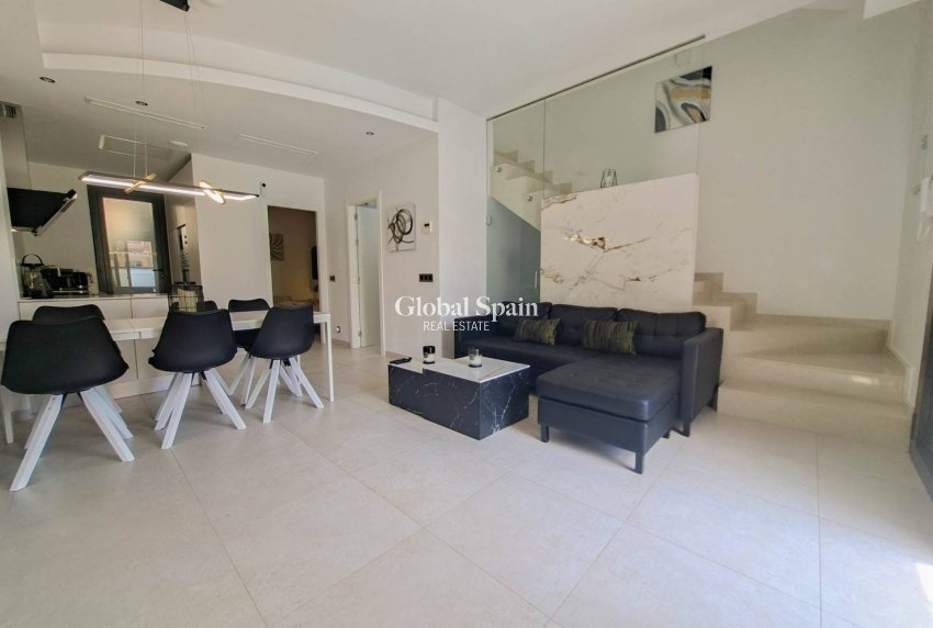 Wiederverkauf - VILLA -
VILLAMARTÍN - Costa Blanca