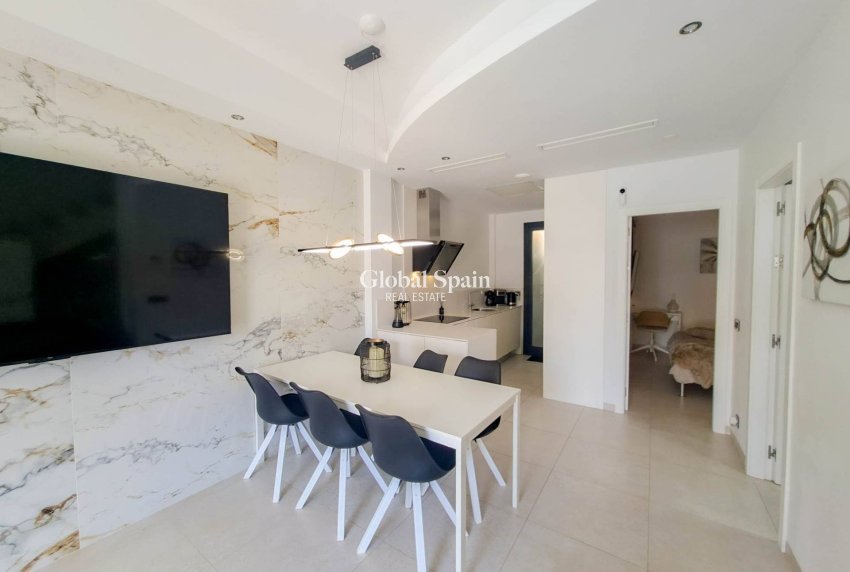 Wiederverkauf - VILLA -
VILLAMARTÍN - Costa Blanca