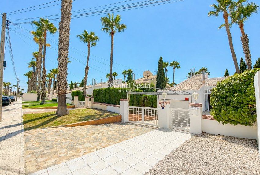 Wiederverkauf - VILLA -
VILLAMARTÍN - Costa Blanca