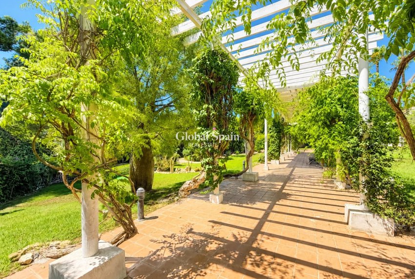 Wiederverkauf - VILLA -
VILLAMARTÍN - Costa Blanca