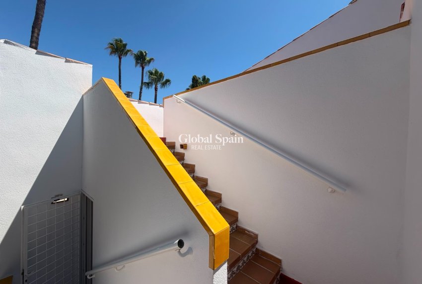Wiederverkauf - VILLA -
VILLAMARTÍN - Costa Blanca