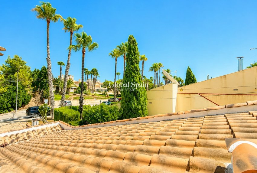 Wiederverkauf - VILLA -
VILLAMARTÍN - Costa Blanca