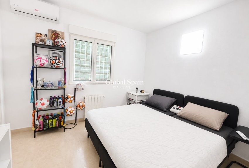 Wiederverkauf - VILLA -
VILLAMARTÍN - Costa Blanca
