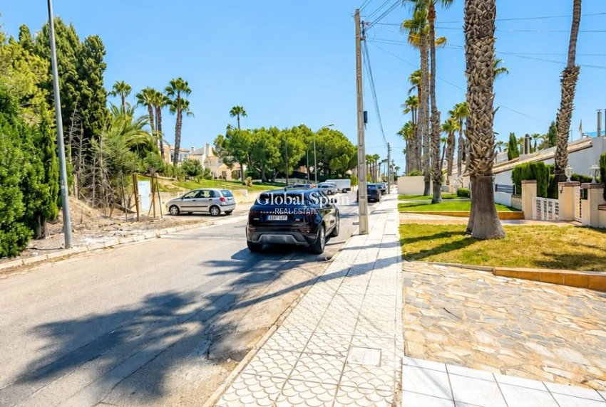 Wiederverkauf - VILLA -
VILLAMARTÍN - Costa Blanca