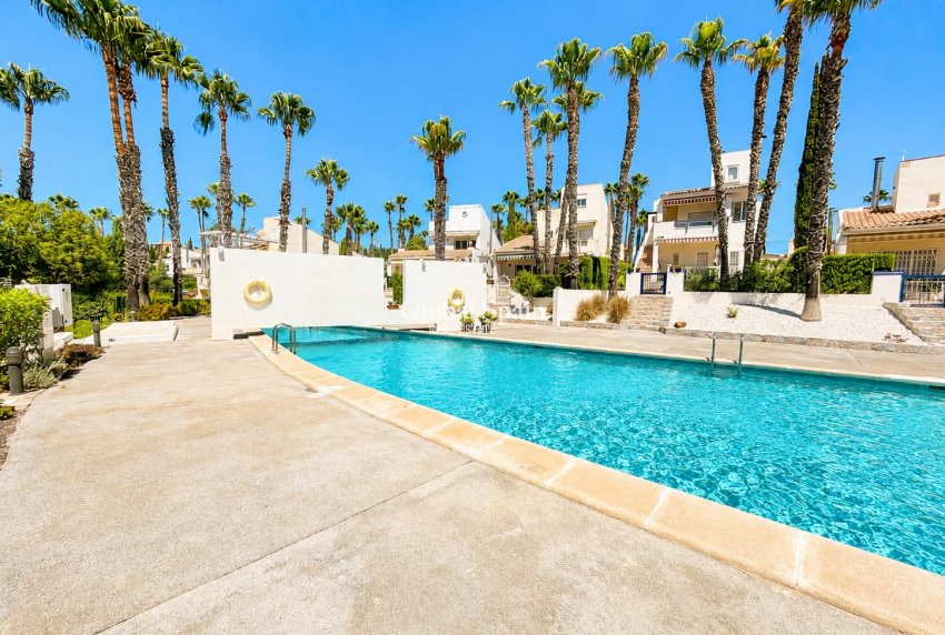 Wiederverkauf - VILLA -
VILLAMARTÍN - Costa Blanca