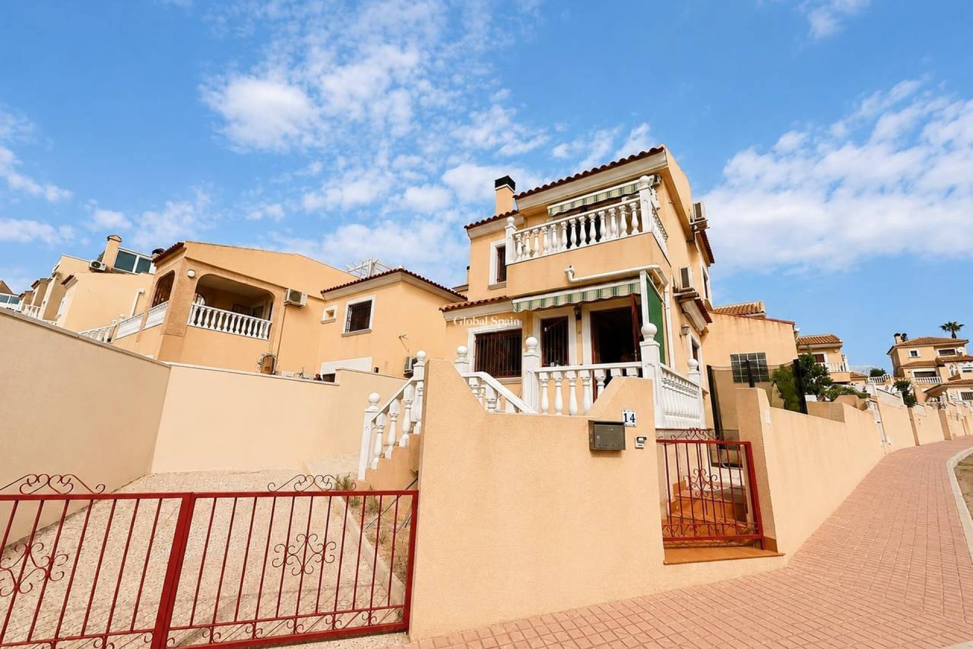 Wiederverkauf - VILLA -
VILLAMARTÍN - Costa Blanca