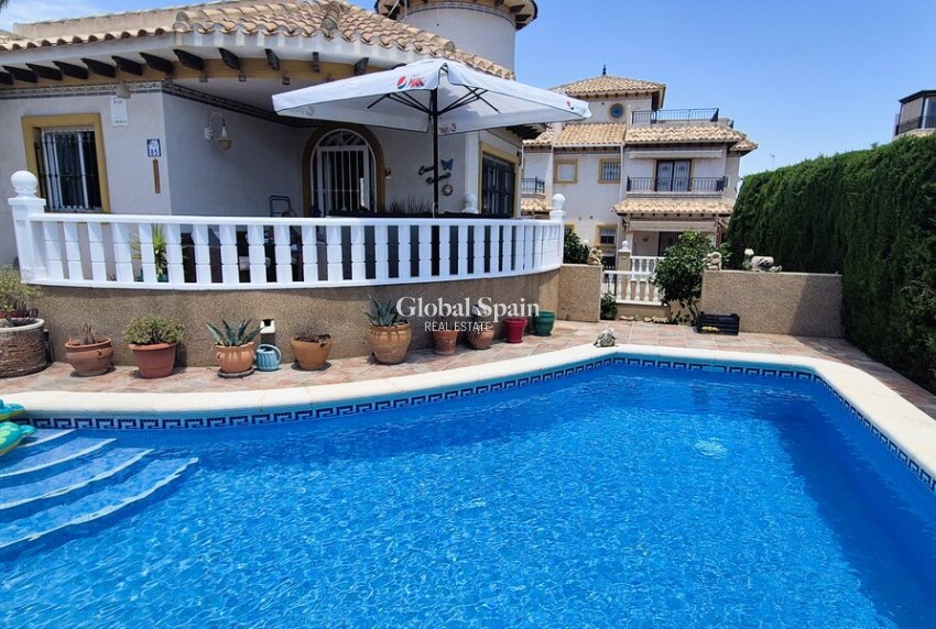 Wiederverkauf - VILLA -
VILLAMARTÍN - Costa Blanca