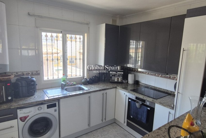 Wiederverkauf - VILLA -
VILLAMARTÍN - Costa Blanca
