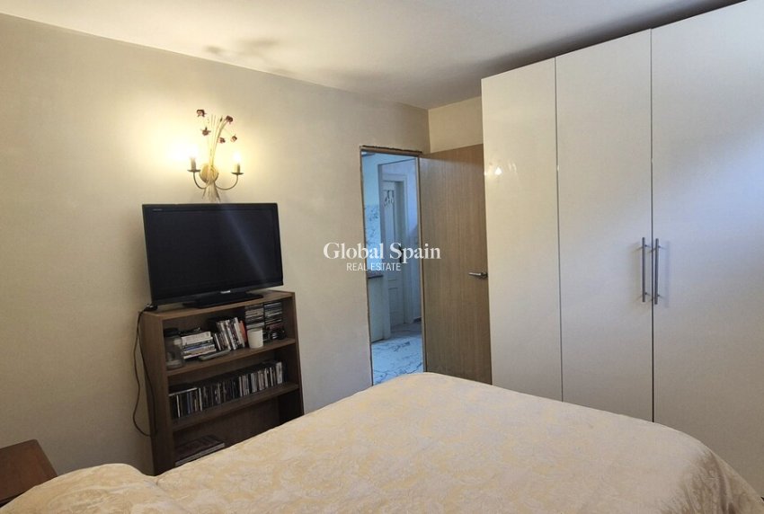 Wiederverkauf - VILLA -
VILLAMARTÍN - Costa Blanca