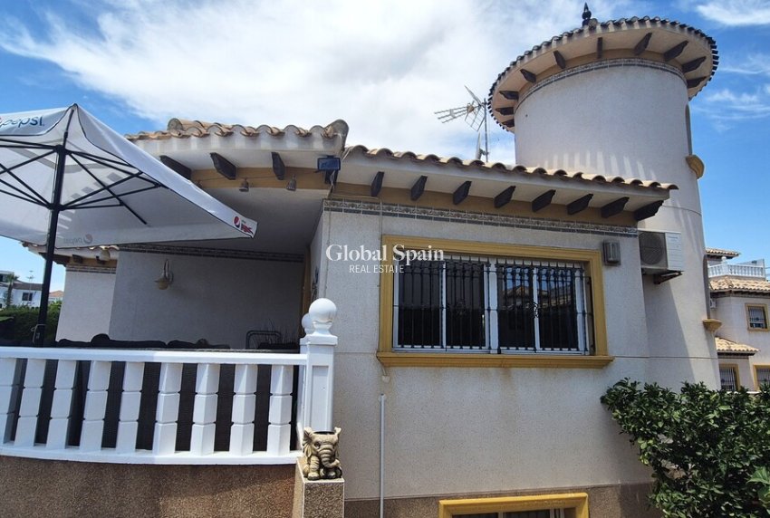 Wiederverkauf - VILLA -
VILLAMARTÍN - Costa Blanca
