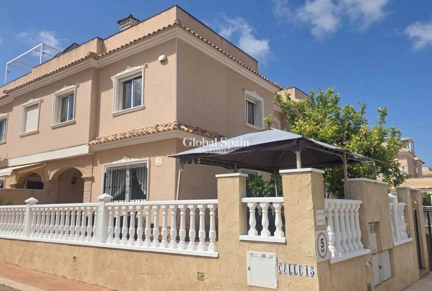 Wiederverkauf - VILLA -
VILLAMARTÍN - Costa Blanca