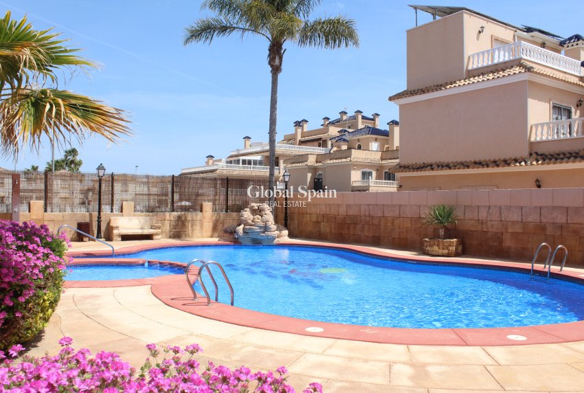 Wiederverkauf - VILLA -
VILLAMARTÍN - Costa Blanca