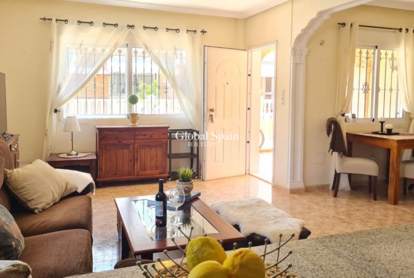 Wiederverkauf - VILLA -
VILLAMARTÍN - Costa Blanca