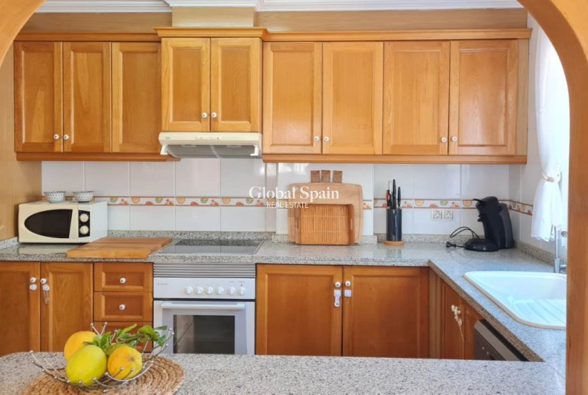 Wiederverkauf - VILLA -
VILLAMARTÍN - Costa Blanca