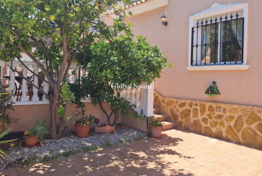 Wiederverkauf - VILLA -
VILLAMARTÍN - Costa Blanca