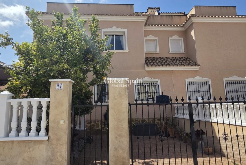 Wiederverkauf - VILLA -
VILLAMARTÍN - Costa Blanca