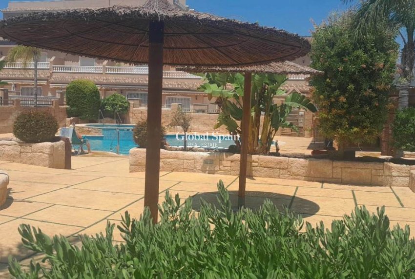 Wiederverkauf - VILLA -
VILLAMARTÍN - Costa Blanca