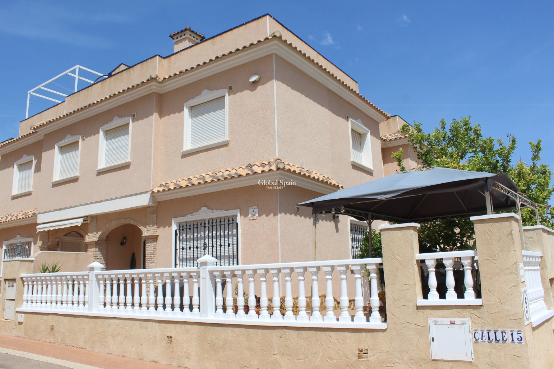Wiederverkauf - VILLA -
VILLAMARTÍN - Costa Blanca