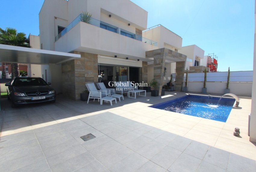 Wiederverkauf - VILLA -
VILLAMARTÍN - El Galan