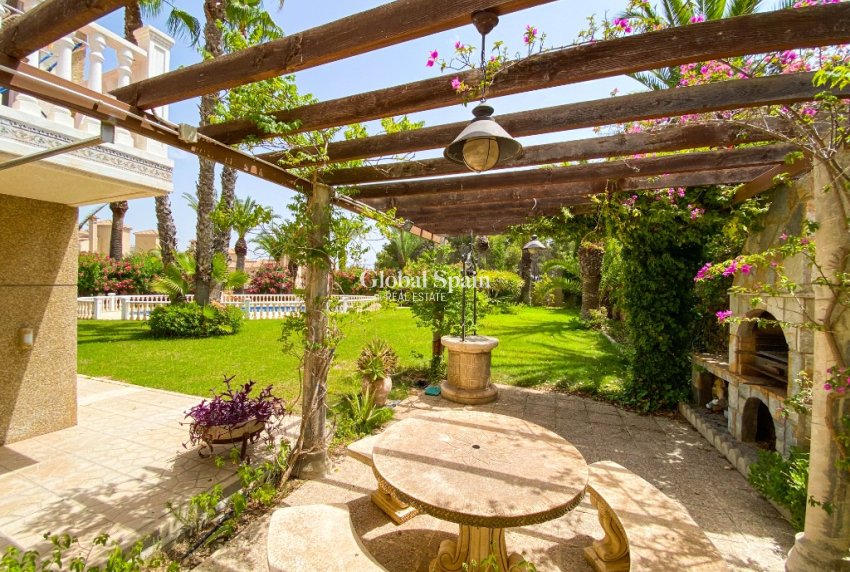 Wiederverkauf - Villa -
VILLAMARTÍN