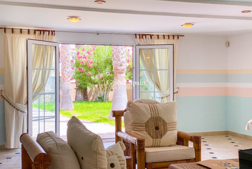 Wiederverkauf - Villa -
VILLAMARTÍN