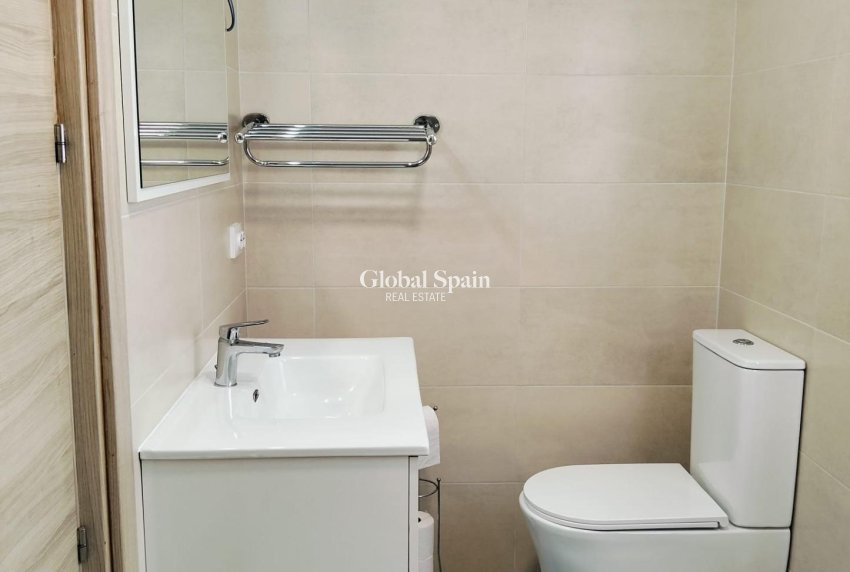 Wiederverkauf - WOHNUNG -
ALICANTE - Altozano