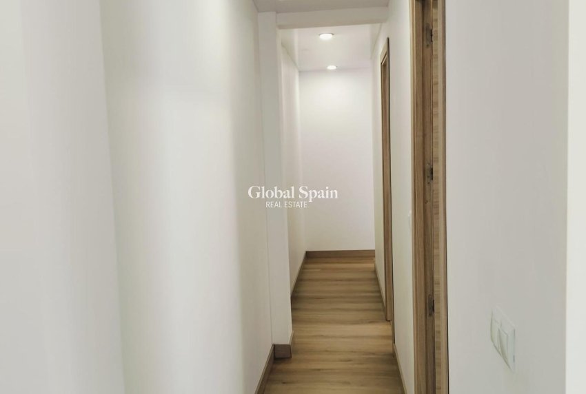 Wiederverkauf - WOHNUNG -
ALICANTE - Altozano