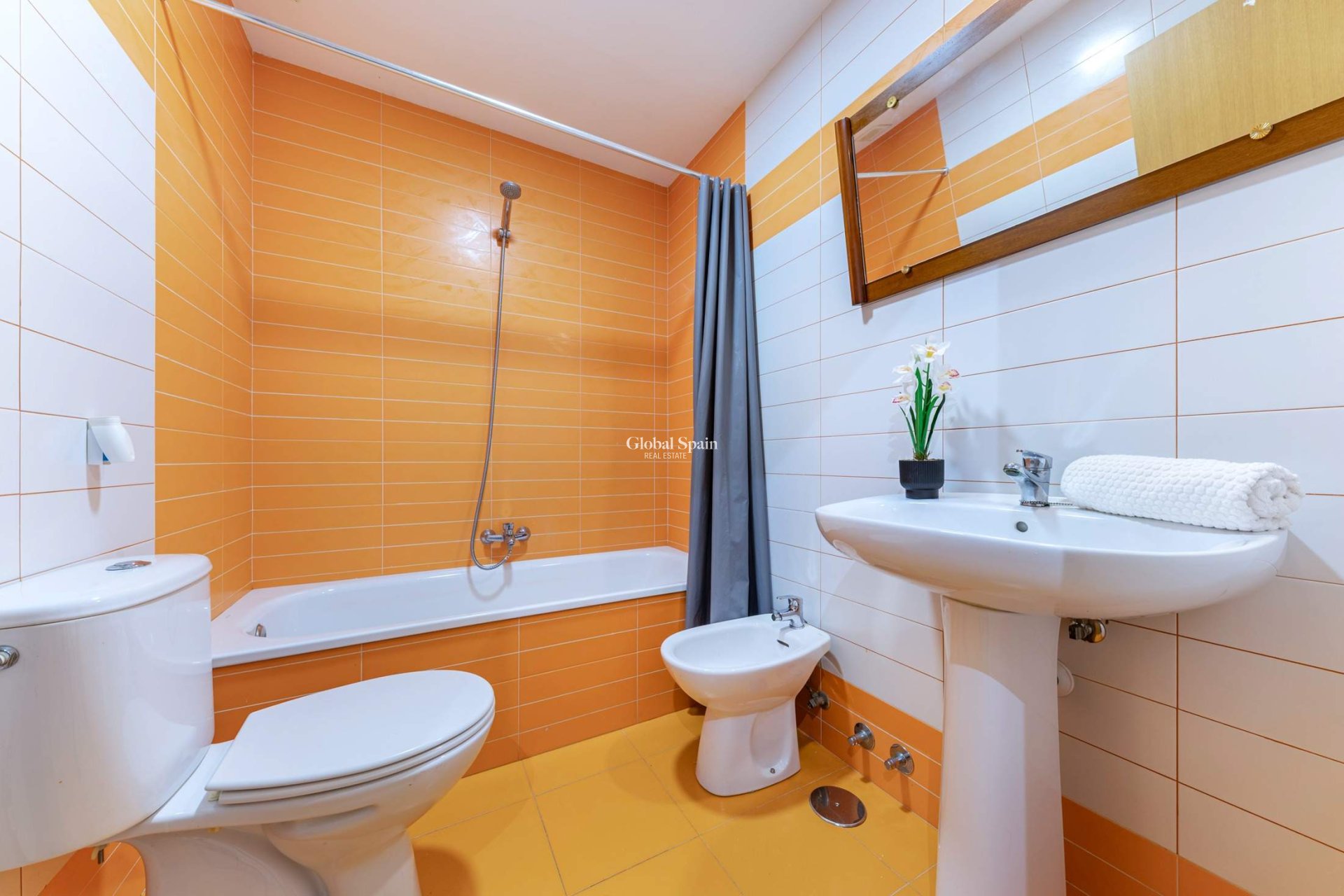 Wiederverkauf - WOHNUNG -
ALICANTE - CAROLINAS