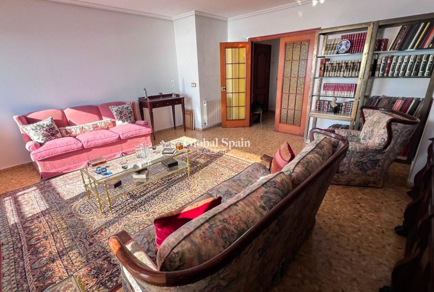 Wiederverkauf - WOHNUNG -
ALICANTE - Centro