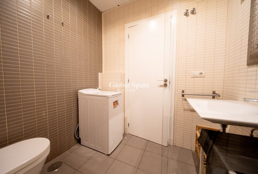 Wiederverkauf - WOHNUNG -
ALICANTE - Centro