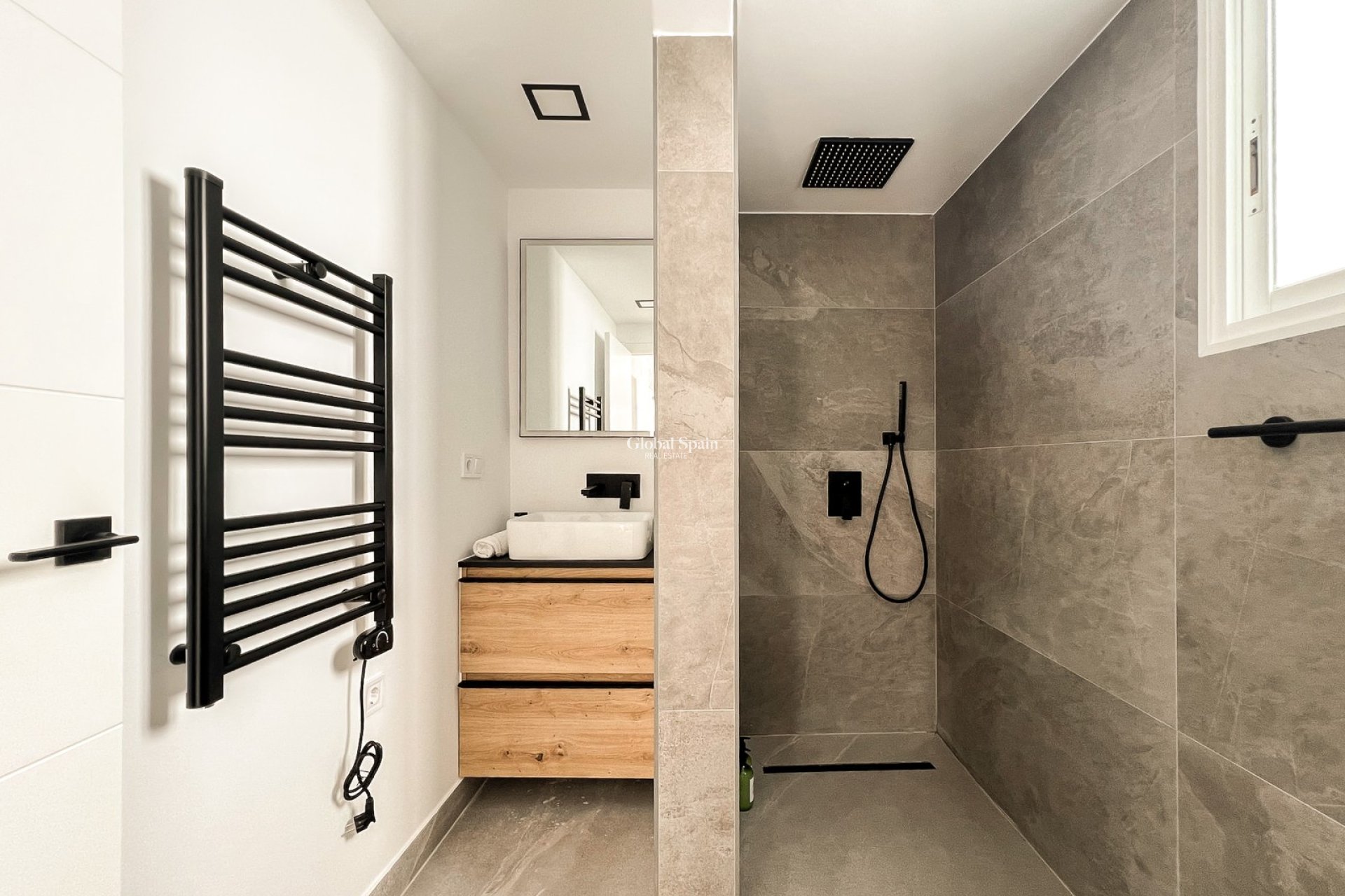 Wiederverkauf - WOHNUNG -
ALICANTE - Costa Blanca