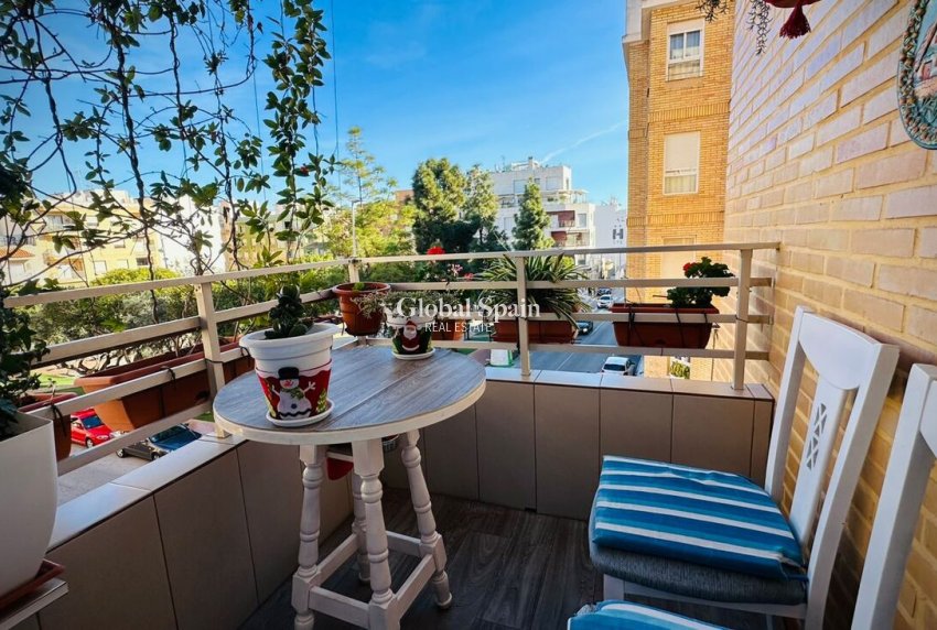 Wiederverkauf - WOHNUNG -
ALICANTE - Las Viñas