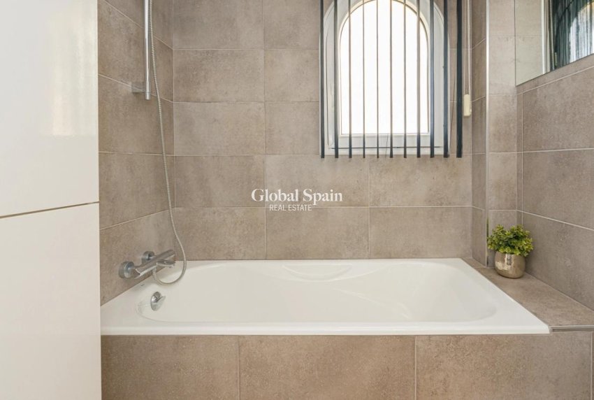 Wiederverkauf - WOHNUNG -
ALTEA - Costa Blanca