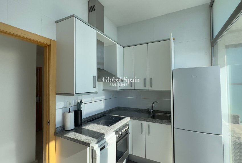 Wiederverkauf - WOHNUNG -
BENIDORM - Levante