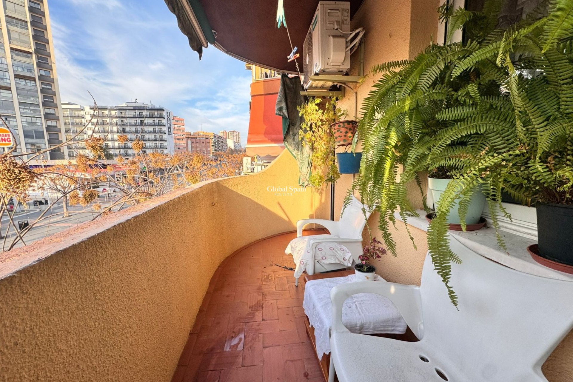 Wiederverkauf - WOHNUNG -
BENIDORM - Levante