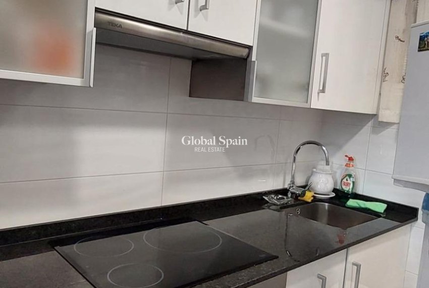 Wiederverkauf - WOHNUNG -
BENIDORM - Levante