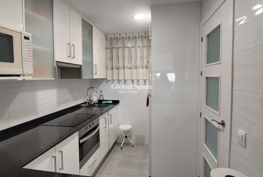 Wiederverkauf - WOHNUNG -
BENIDORM - Levante