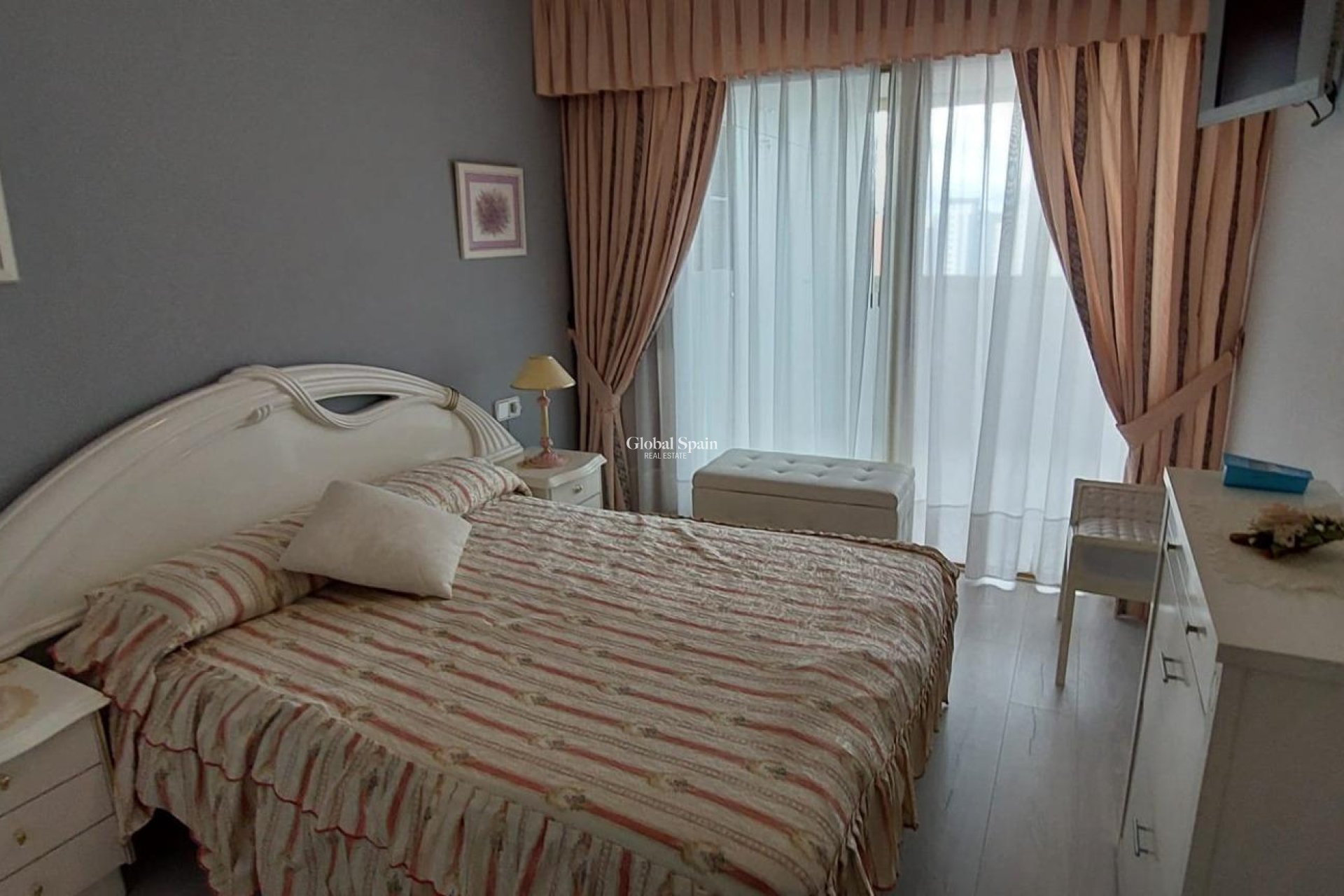 Wiederverkauf - WOHNUNG -
BENIDORM - Levante