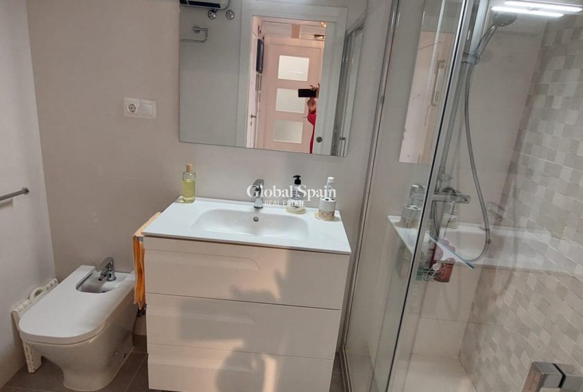 Wiederverkauf - WOHNUNG -
BENIDORM - Levante