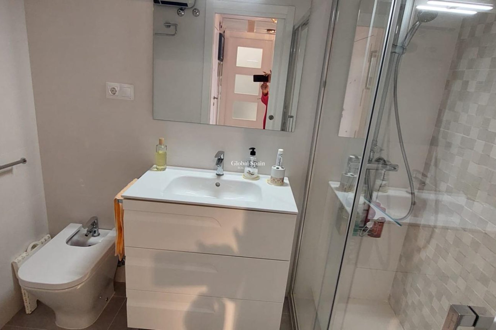 Wiederverkauf - WOHNUNG -
BENIDORM - Levante