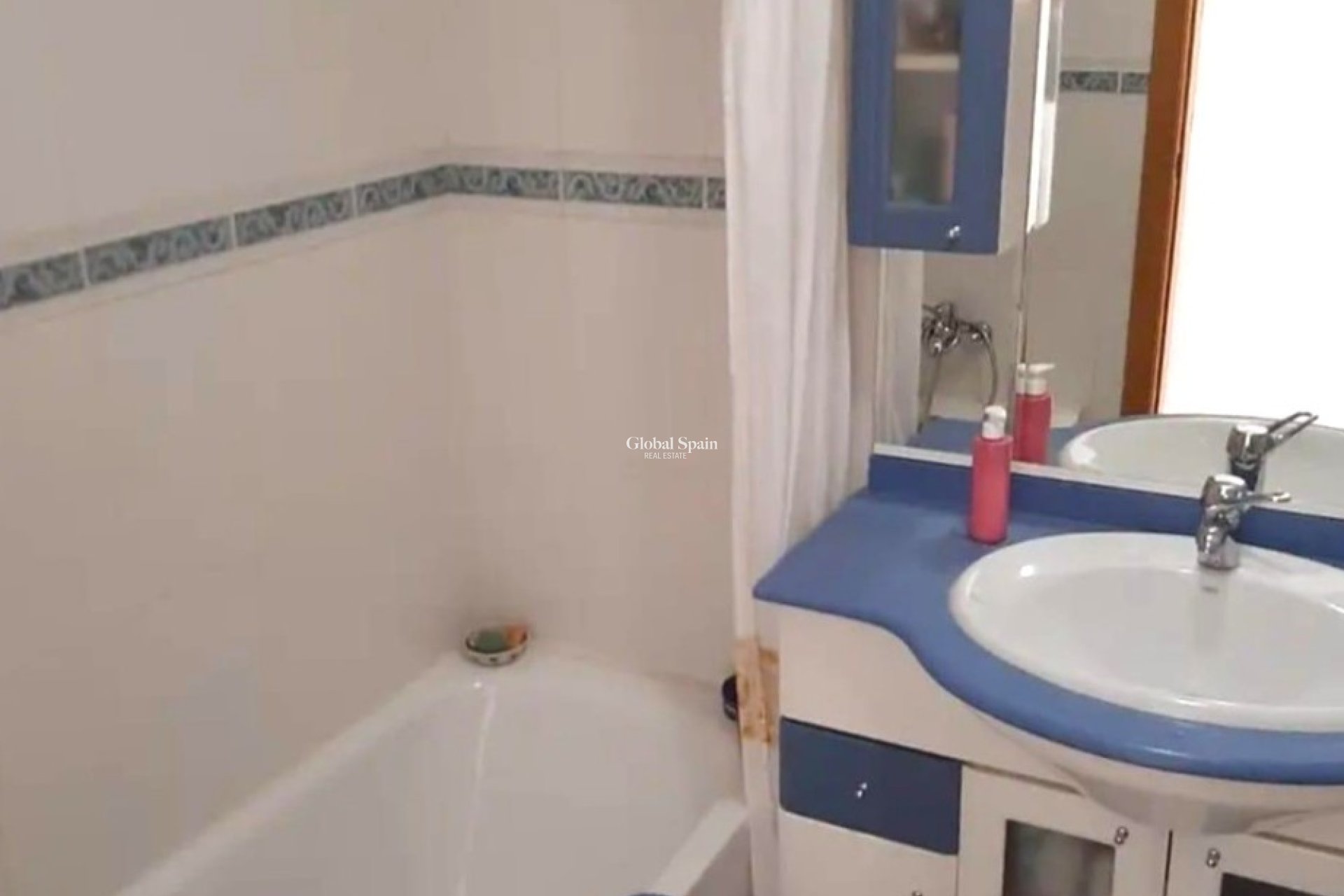 Wiederverkauf - WOHNUNG -
BENIDORM - Levante