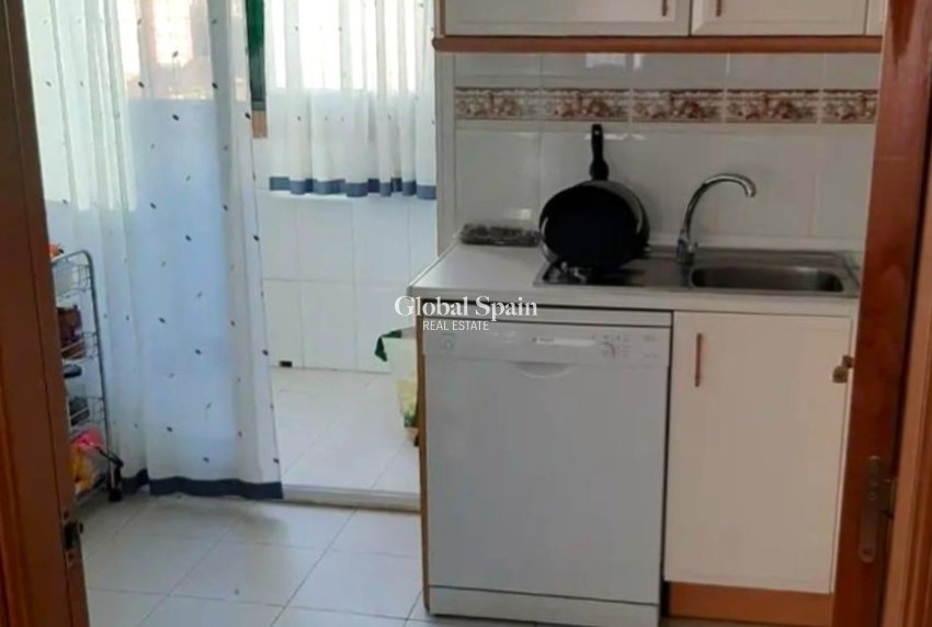 Wiederverkauf - WOHNUNG -
BENIDORM - Levante