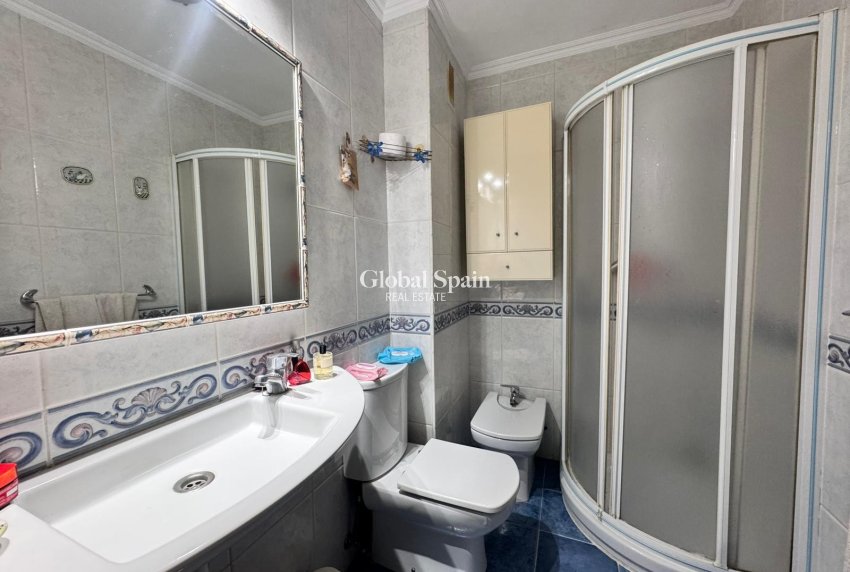 Wiederverkauf - WOHNUNG -
BENIDORM - Levante